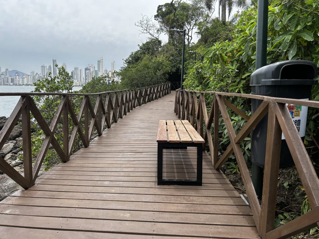Prefeitura reforça regras de uso do deck do Pontal Norte em Balneário Camboriú