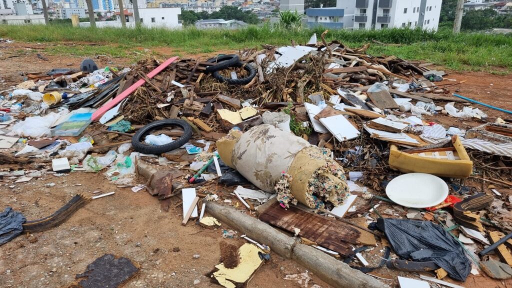 São José intensifica fiscalização e multa donos de terrenos abandonados
