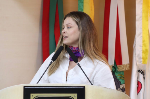 Vereadora mobiliza apoio popular contra fim das cotas raciais em Santa Catarina