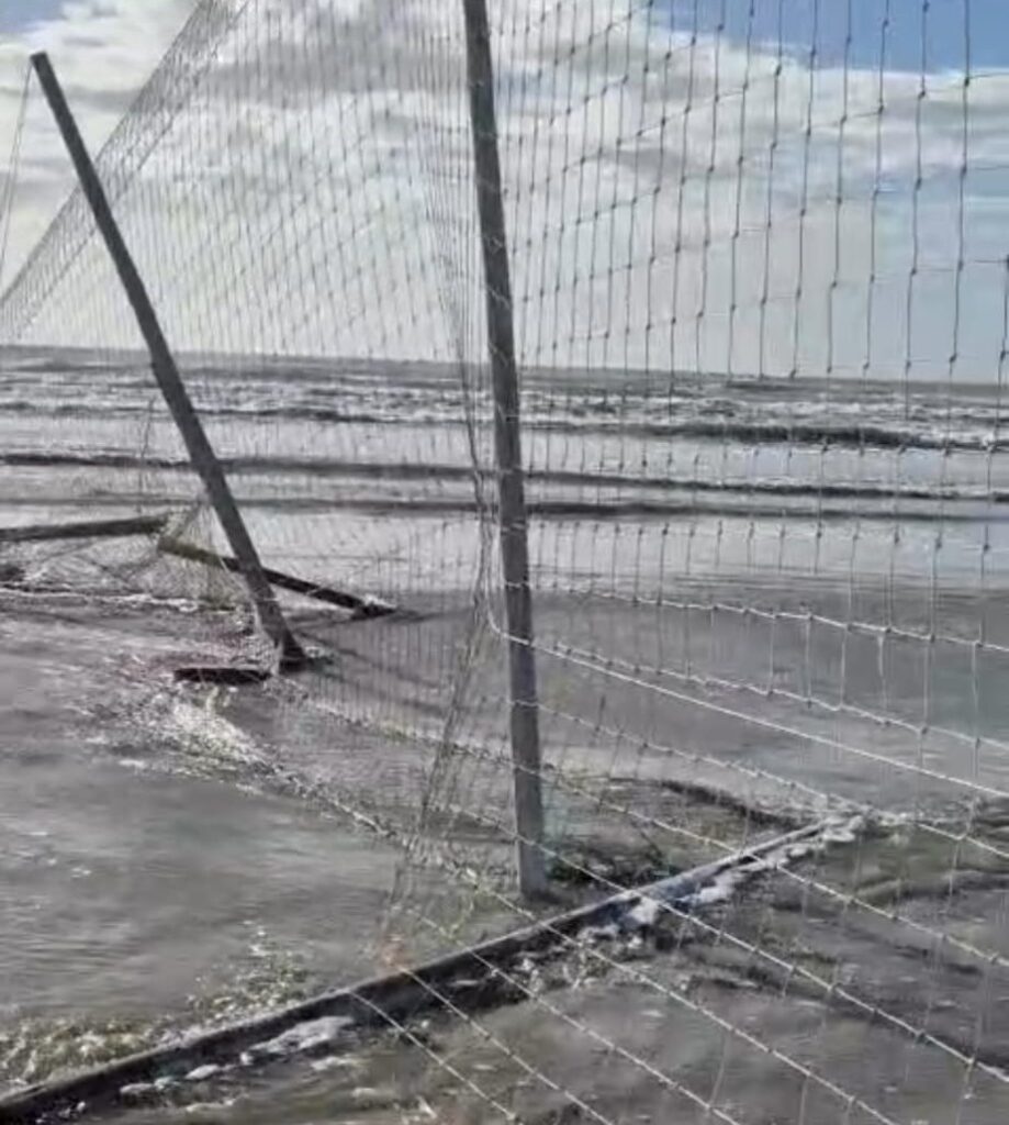 Ressaca marítima atinge litoral catarinense neste domingo