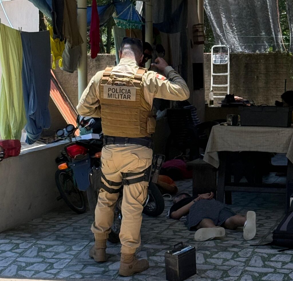 Ação integrada resulta na prisão de trio por furto, tráfico de drogas e receptação em Laguna