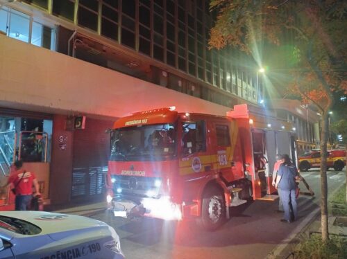 Escritório é atingido por incêndio no Centro de Florianópolis