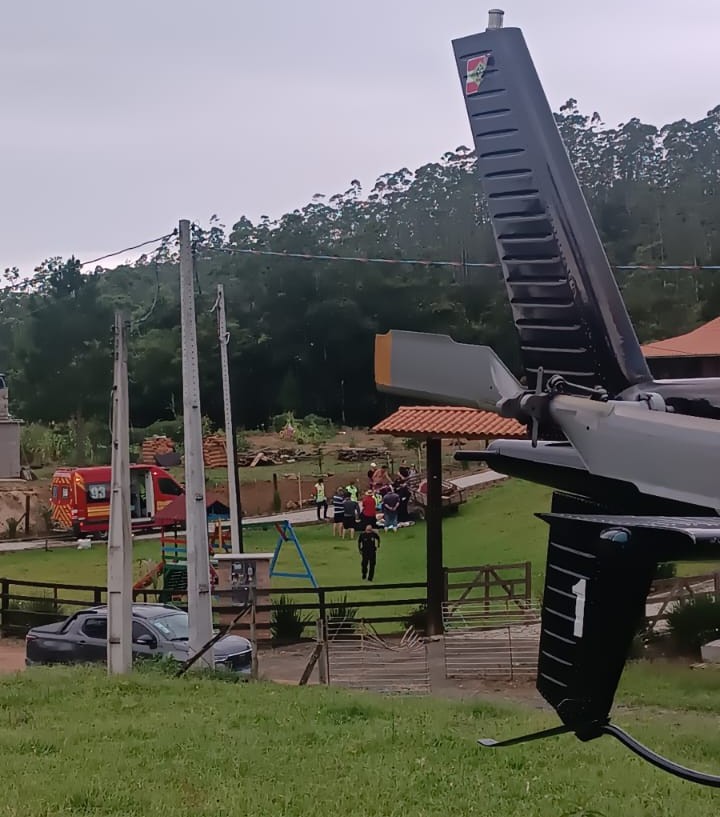 Idoso é esmagado por tombamento de máquina agrícola no interior de Grão-Pará
