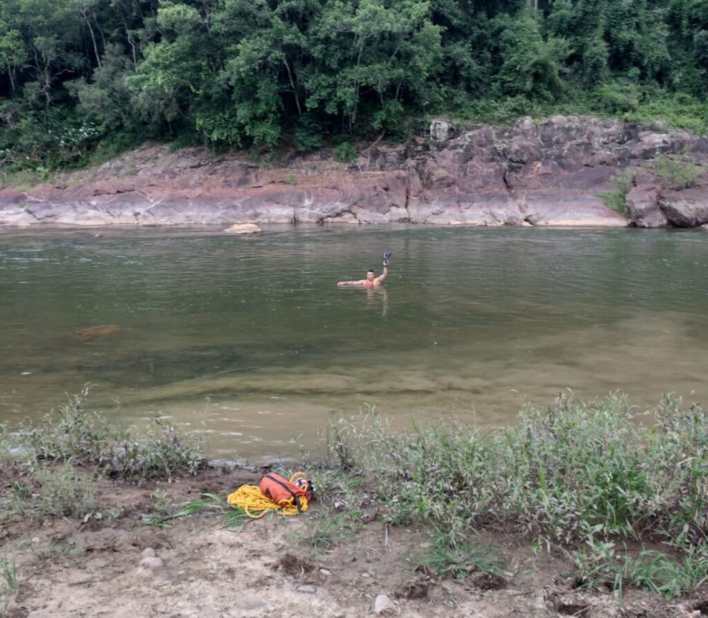 Corpo de adolescente é encontrado após submergir em rio em Orleans