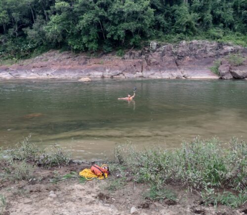 Corpo de adolescente é encontrado após submergir em rio em Orleans