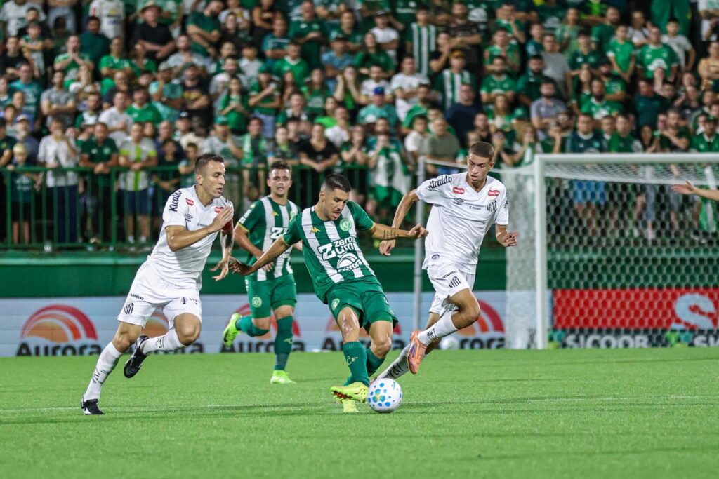 Chapecoense estreia com vitória diante do Santos no Brasileirão