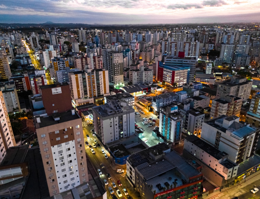 Prefeito de Criciúma detalha PPP de cidades inteligentes e novos projetos