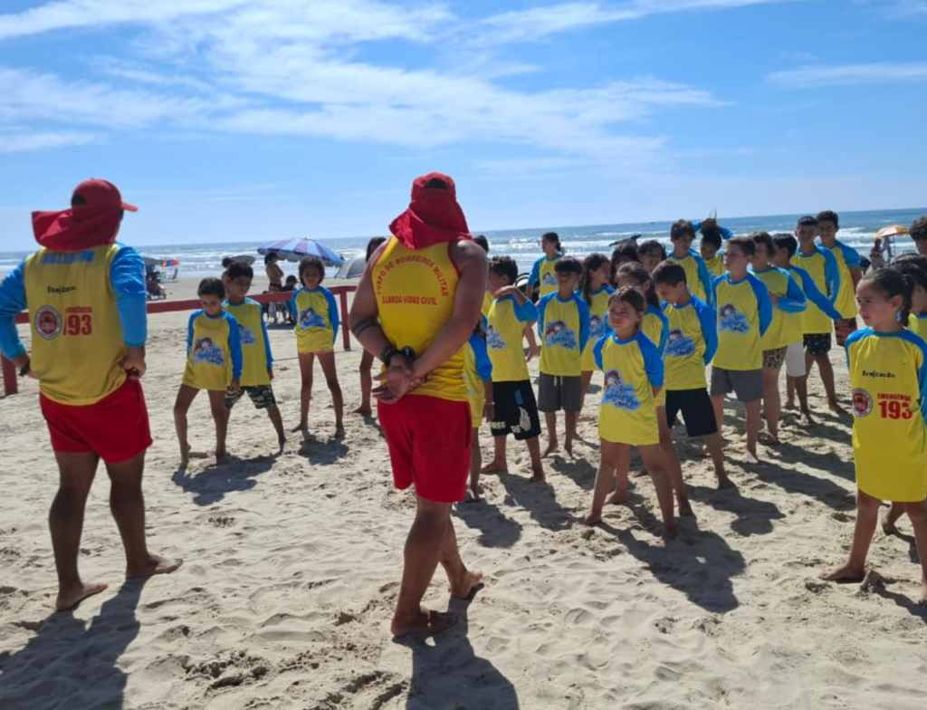 CRAS de Araranguá leva crianças e adolescentes a colônia de férias no Morro dos Conventos