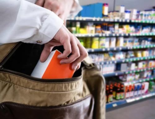 Mulher é detida após furto de picanha e chocolates em mercado de Criciúma