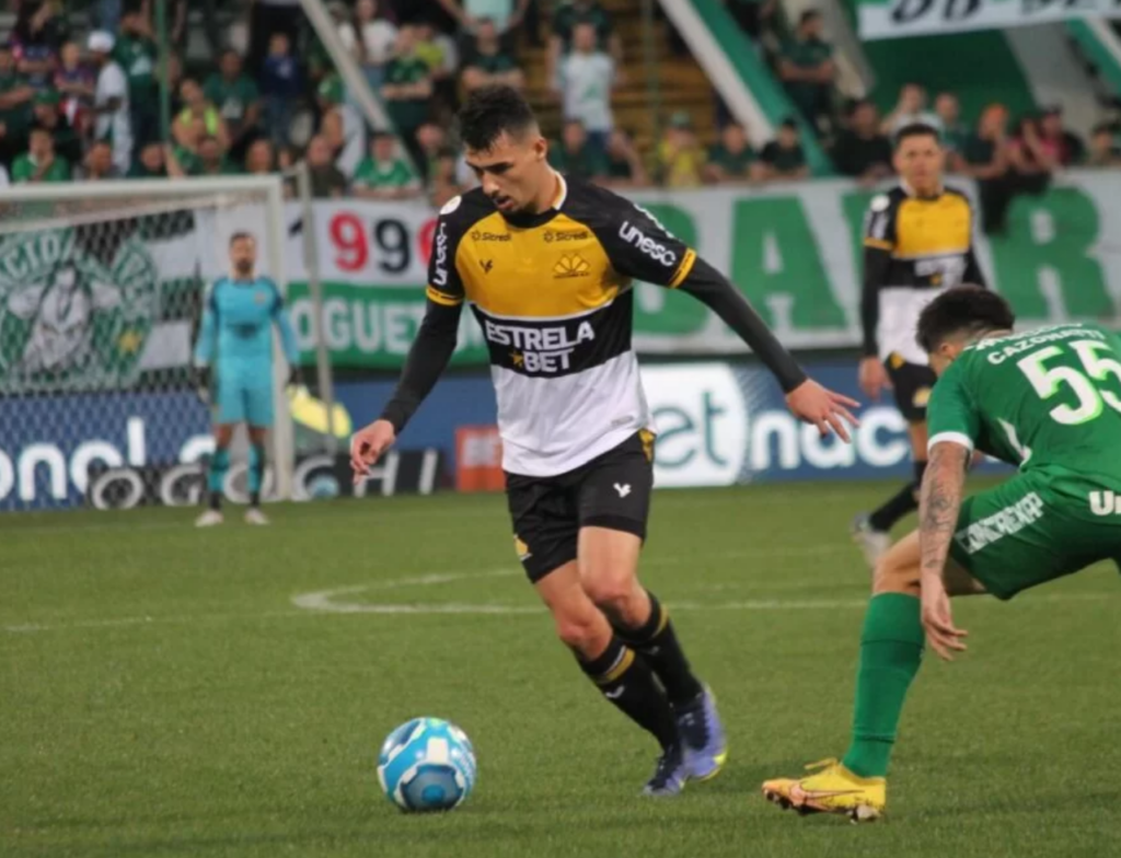 César Martins volta a treinar e Criciúma ganha força total para clássico