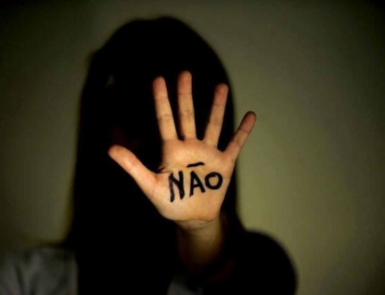 Entenda a diferença entre assédio, abuso sexual e estupro, segundo a ...