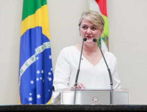 Luciane Carminatti critica fim das cotas e alerta para impacto em 36 mil estudantes