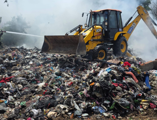 Incêndio de grandes proporções consome casa abandonada e mobiliza força-tarefa em Lages