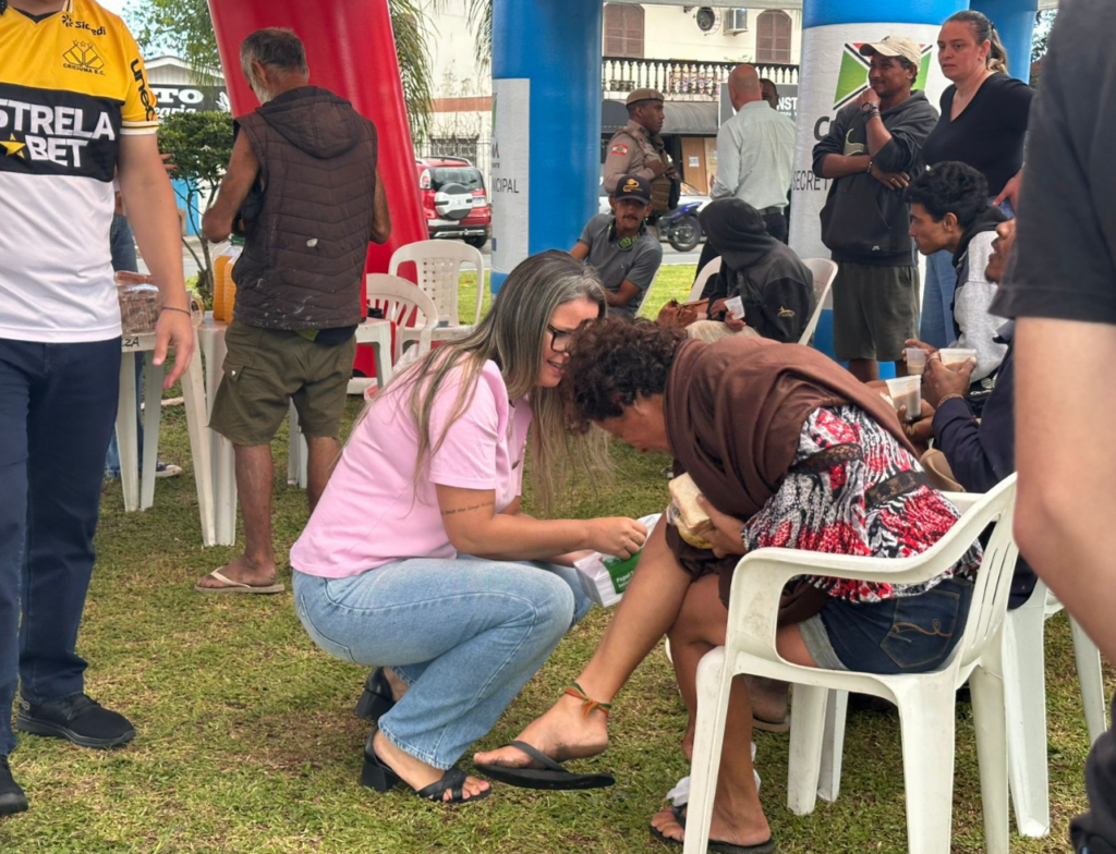 Ação integrada no Pinheirinho reúne assistência, saúde e emprego em Criciúma