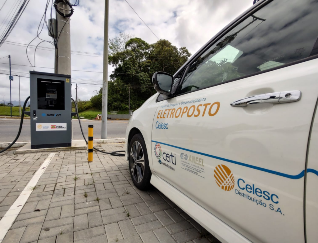 Celesc reduz em 10% tarifa de recarga para veículos elétricos em SC
