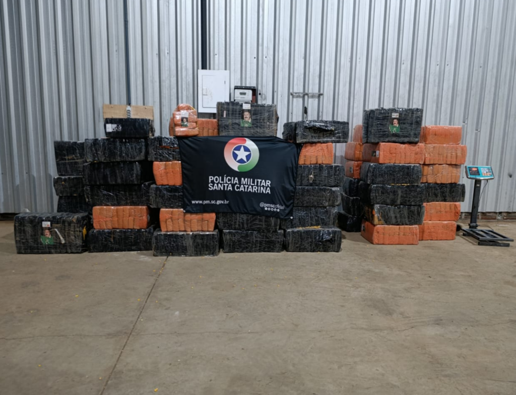 Polícia Militar apreende quase 2 toneladas de maconha em Pinhalzinho