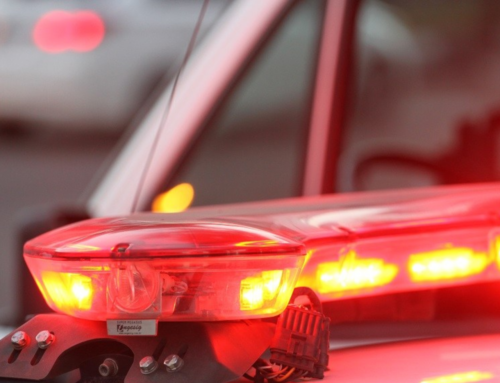 Homem é flagrado com simulacro de arma e faca após briga de trânsito em Criciúma