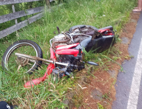 Acidente de motocicleta deixa um jovem morto e uma criança ferida em Urubici