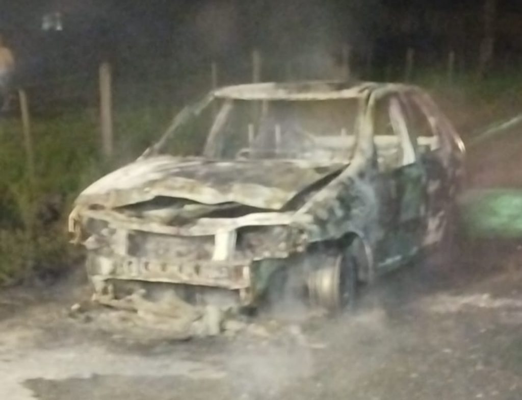 Incêndio destrói carro na zona rural de Timbé do Sul