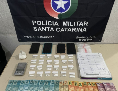 Ação policial em casa noturna termina com dois presos por tráfico em Porto Belo