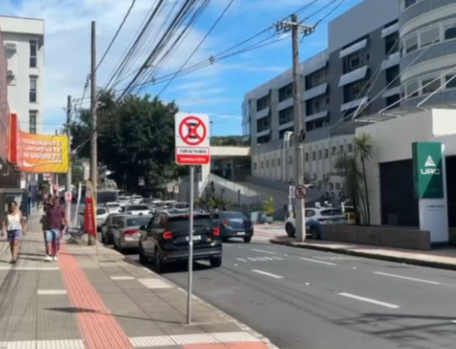 Placas de estacionamento na João Cequinel voltam a gerar dúvidas em Criciúma