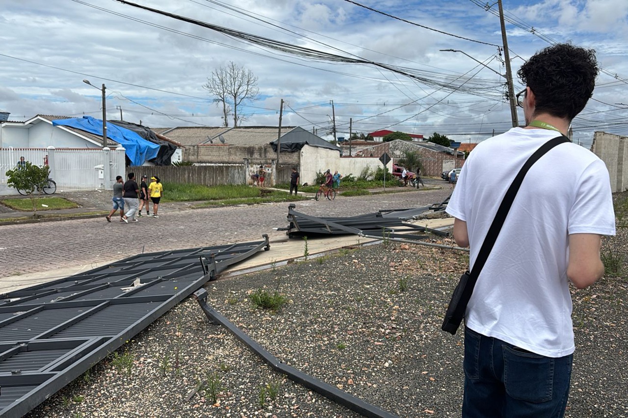 Tornado atinge município paranaense e deixa rastro de destruição
