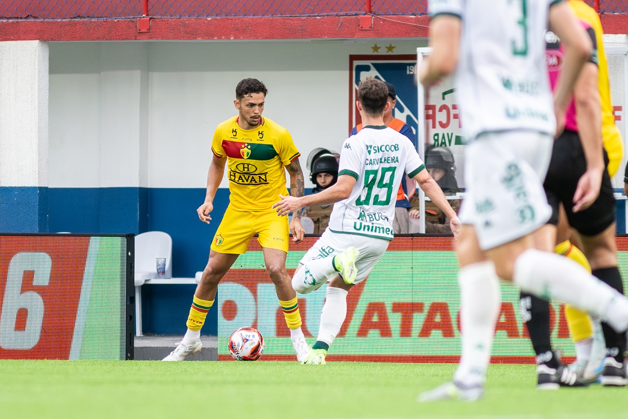 Brusque larga em vantagem contra a Chapecoense  na briga por vaga na final do Catarinense 2026