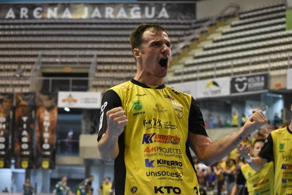 Jaraguá Futsal se despede de ídolo em jogo histórico na Arena