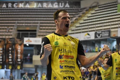 Jaraguá Futsal se despede de ídolo em jogo histórico na Arena