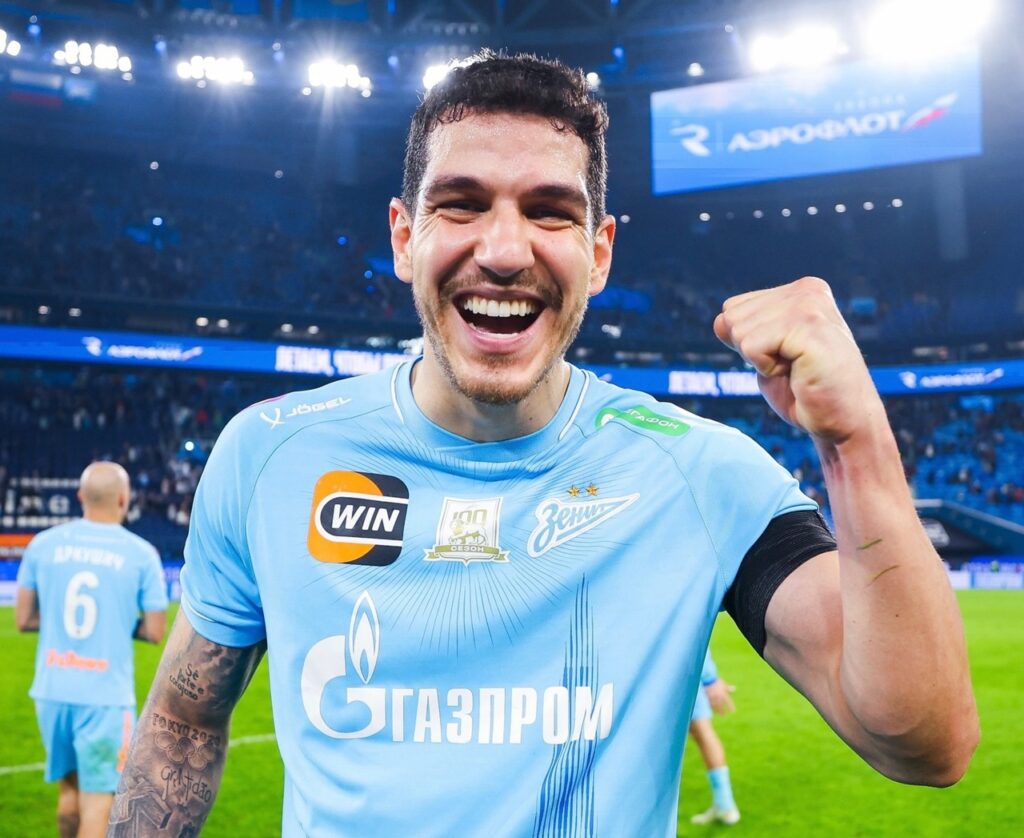 Zagueiro formado na base carvoeira pode ser novo reforço do Palmeiras