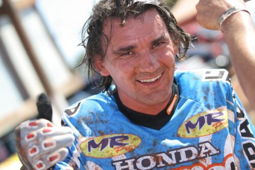 Multicampeão do motocross brasileiro morre em acidente de trânsito em SC