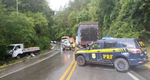 Acidente bloqueia totalmente a BR-282 em Águas Mornas