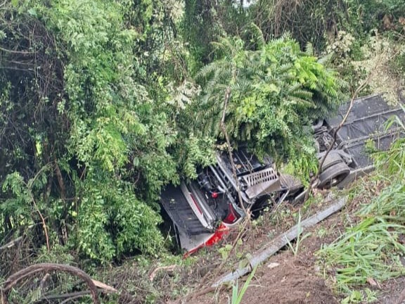 Acidente com ônibus na BR-470 deixa três mulheres mortas e 13 feridos em SC