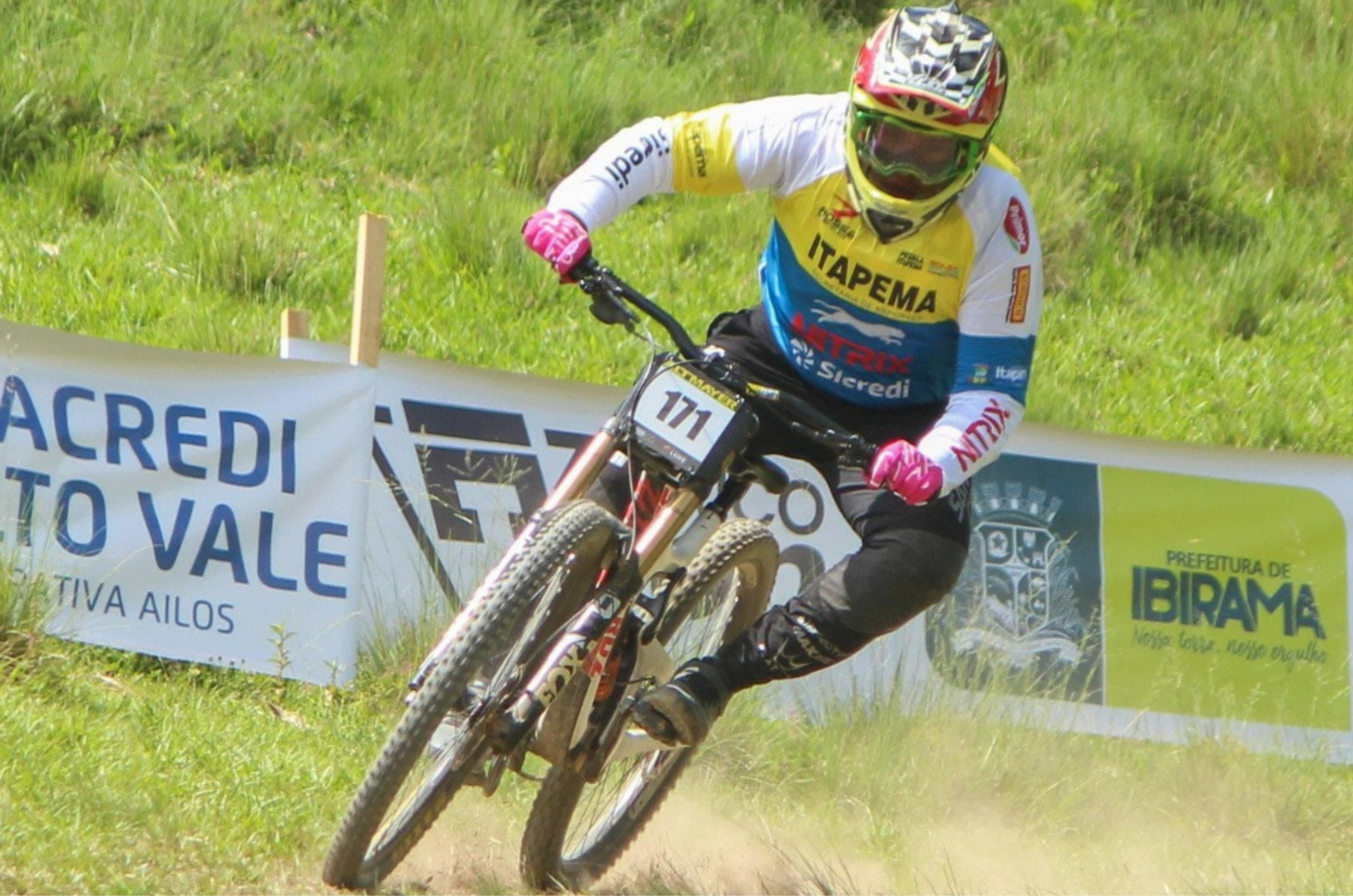 Atletas de Itapema competem em etapa do Sul Brasileiro de Downhill