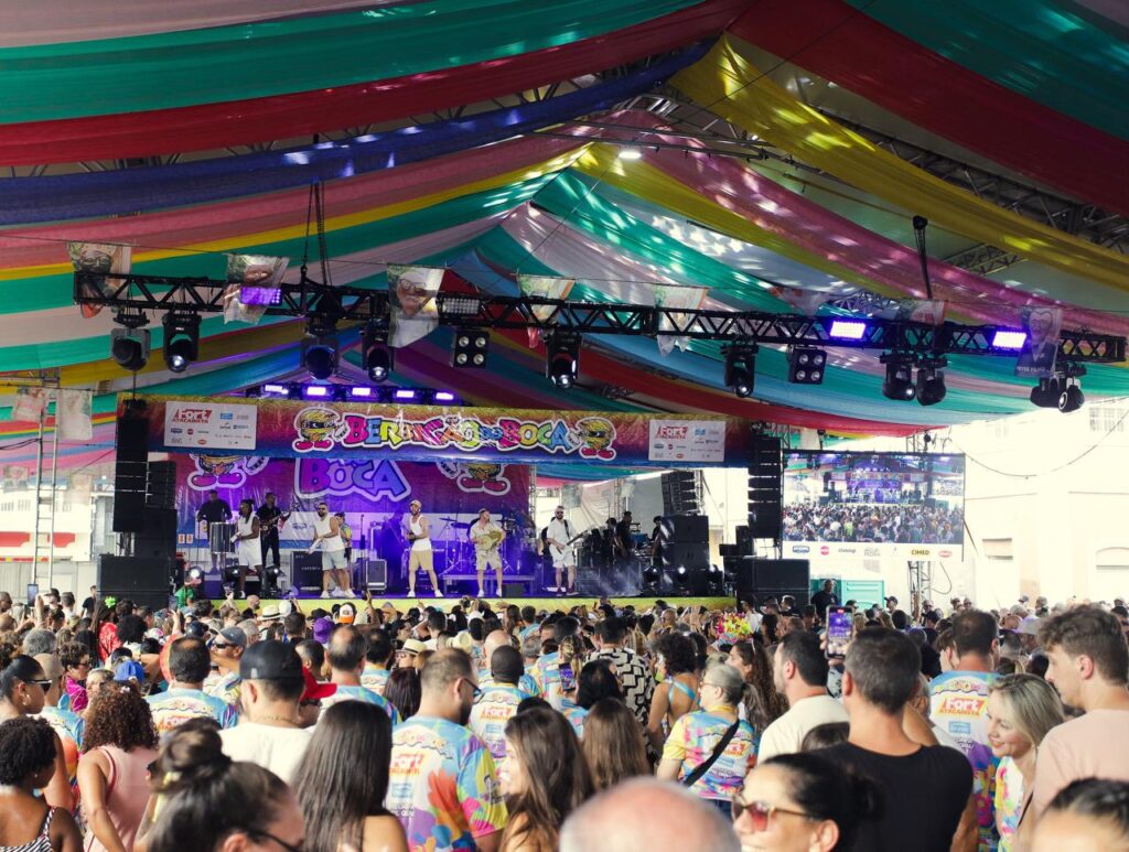 Berbigão do Boca abre o Carnaval em Florianópolis com entrega da chave ao Rei Momo