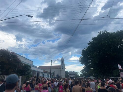 Bloco do Cacique anima Carnaval em Imbituba mesmo com chuva