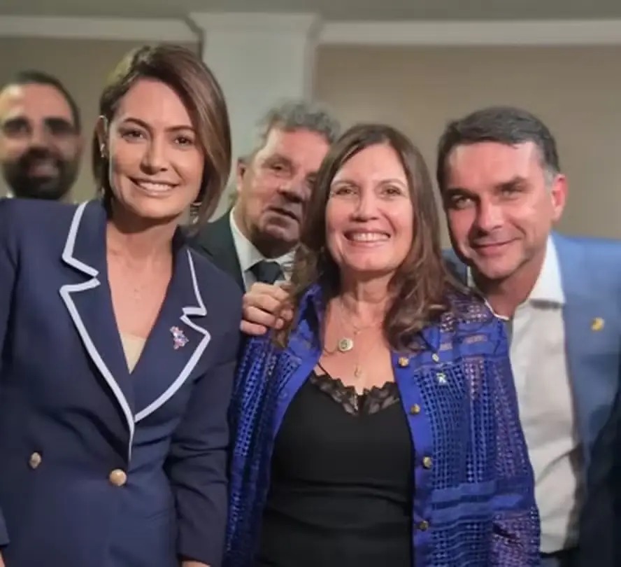 Bolsonaro define Michelle e Bia Kicis para o Senado no DF
