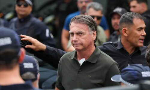 Bolsonaro recebe atendimento médico após mal-estar na Papudinha
