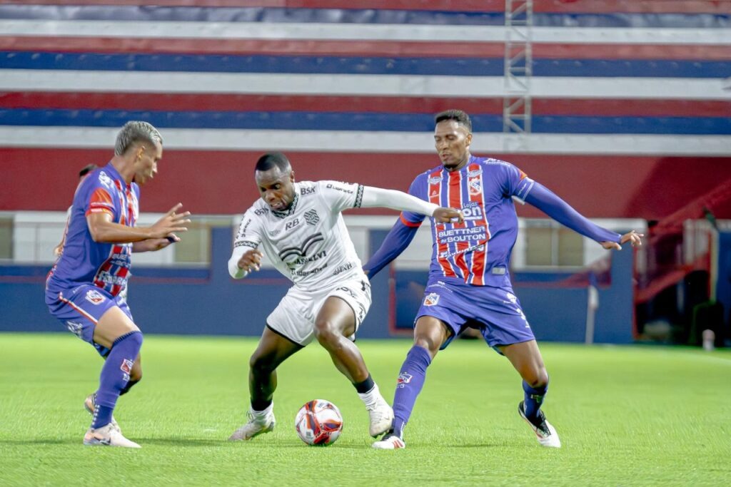 Carlos Renaux vence o Figueirense e larga na frente no quadrangular