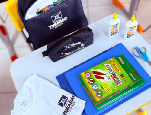 Kits de material escolar já estão disponíveis nas escolas de Tubarão