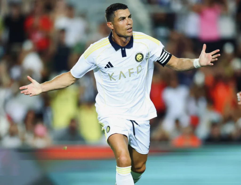 Cristiano Ronaldo completa 41 anos e se aproxima dos mil gols na carreira