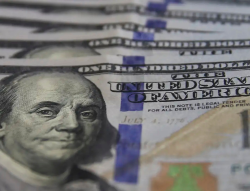 Dólar cai ao menor nível em 21 meses e bolsa bate novo recorde