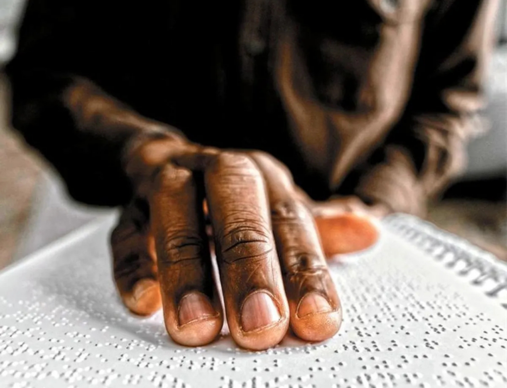 MEC inicia 2026 sem livros em Braille para mais de 45 mil alunos