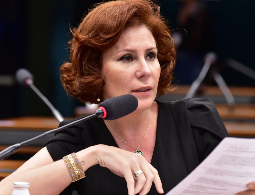 Audiência sobre extradição de Zambelli é suspensa e será retomada nesta quinta-feira