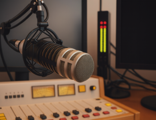 Rádio mantém força em 2026 com instantaneidade e confiança