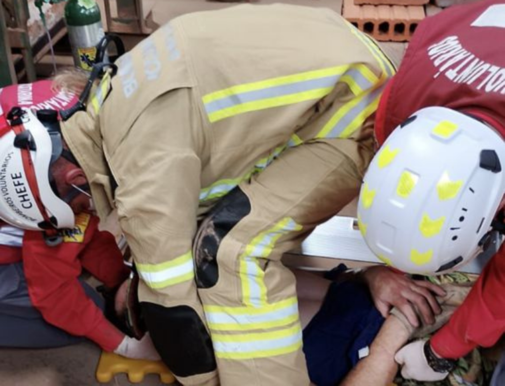 Homem fica prensado em máquina após acidente de trabalho em Sangão