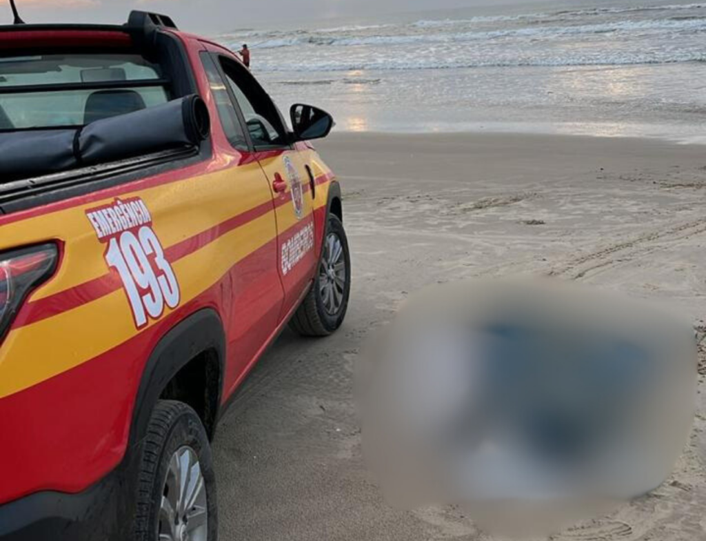 Pai salva filho de afogamento e morre no mar em Jaguaruna