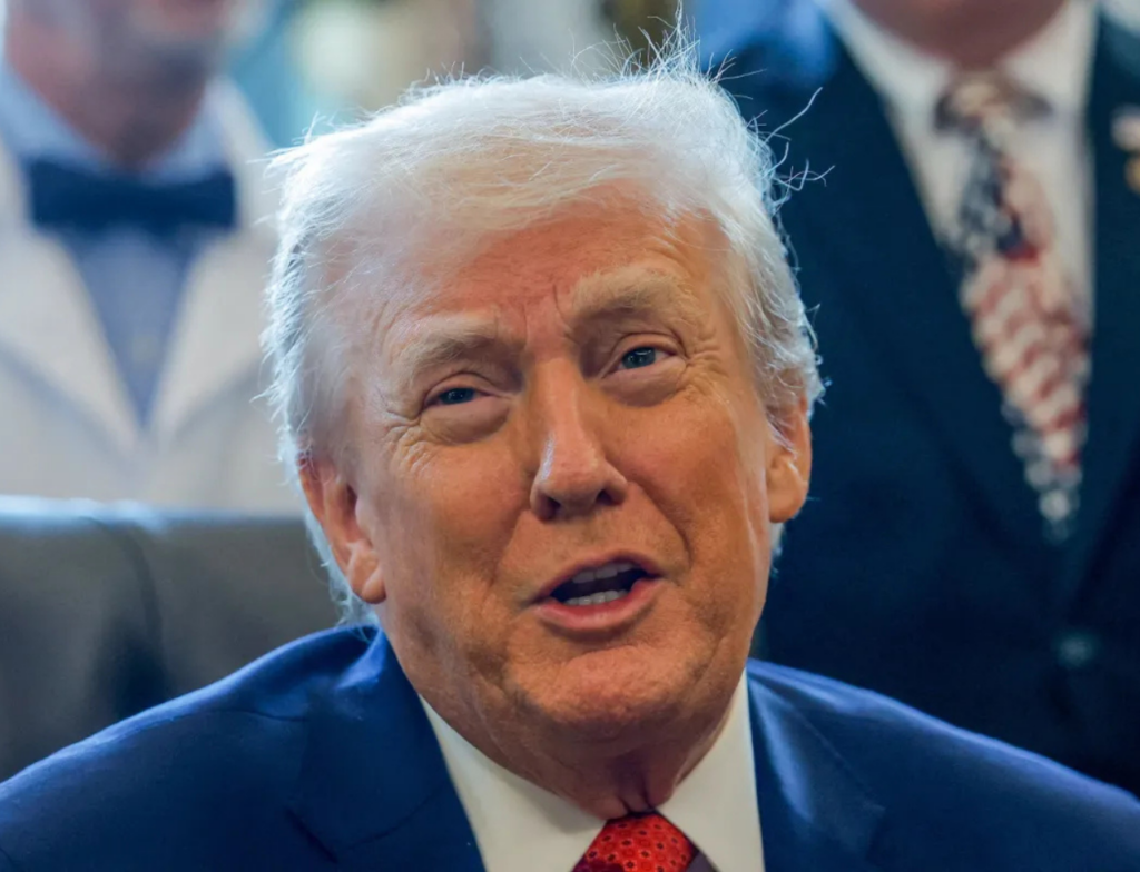 Trump anuncia divulgação de arquivos sobre OVNIs