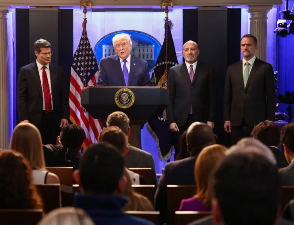 Trump anuncia nova tarifa global de 10% após decisão da Suprema Corte