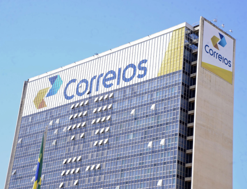 Correios são alvo de denúncia por retenção de pagamentos e suposta pressão por indicações